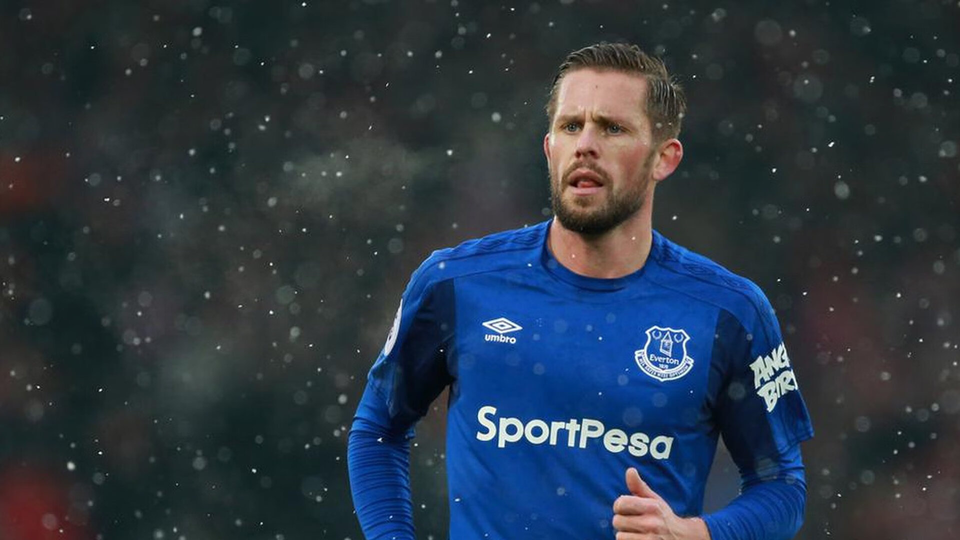 kaiyun官方-跨界巅峰，詹姆斯与姆巴佩的70分钟G2激战，挺进下一轮胜负未卜，跨界巅峰！詹姆斯姆巴佩激战70分钟，G2险胜后前路未卜